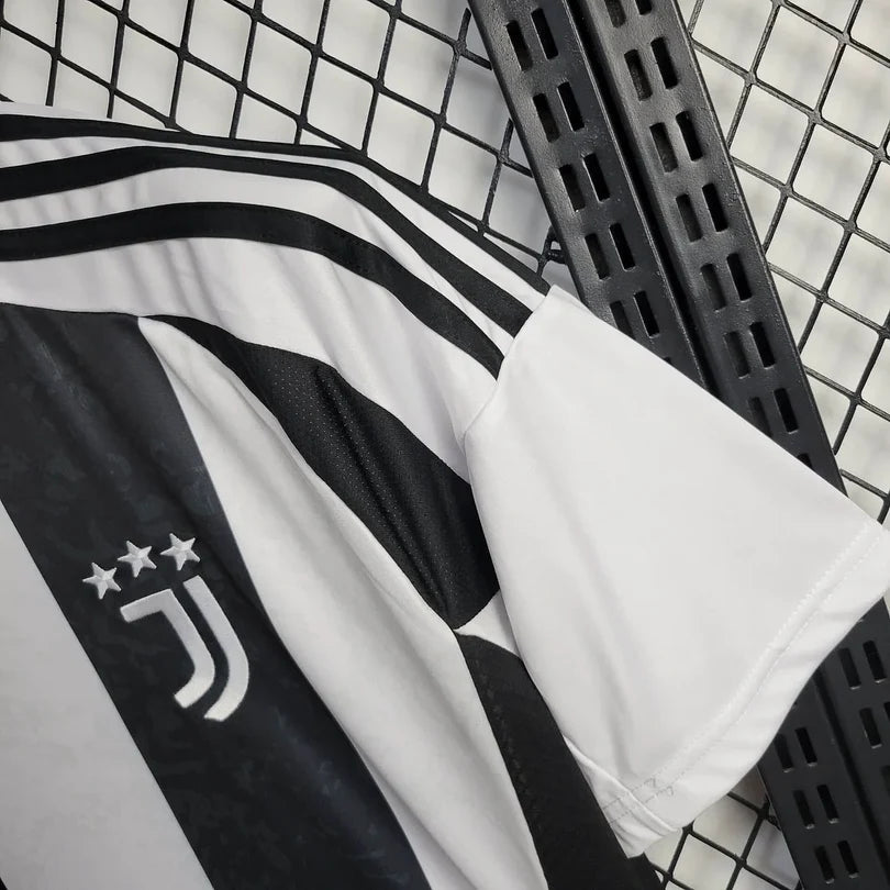 Maglia da casa della Juventus 2024