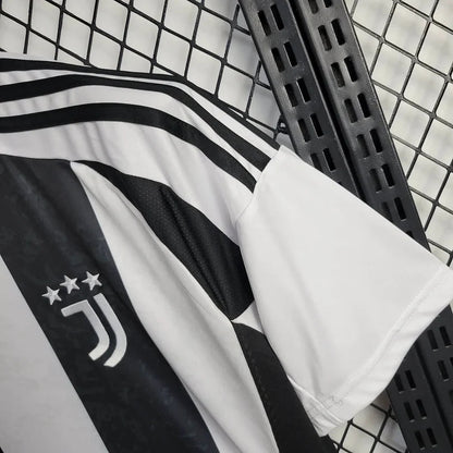 Maglia da casa della Juventus 2024
