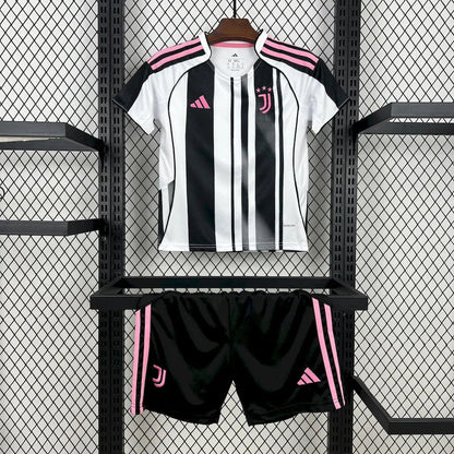 Domowa koszulka Juventusu 2025