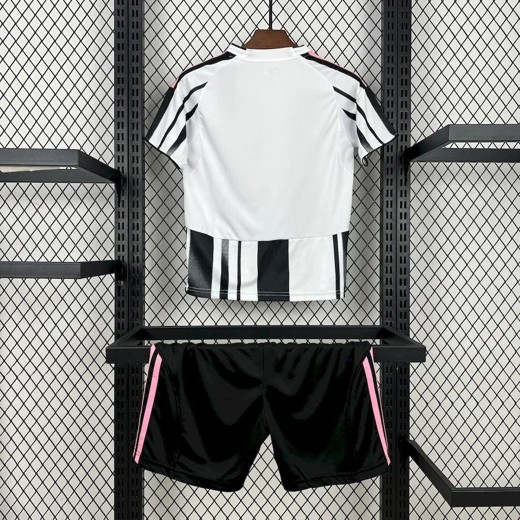 Domowa koszulka Juventusu 2025