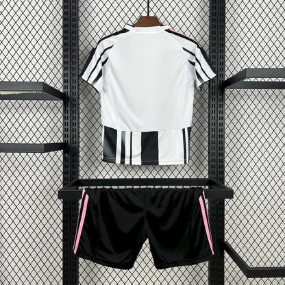 Domowa koszulka Juventusu 2025