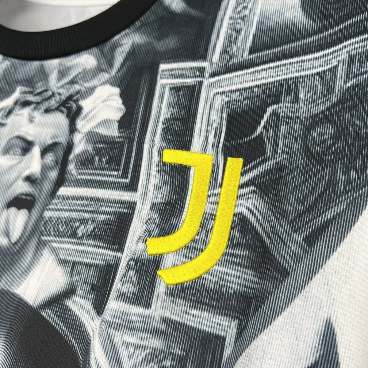 Juventus 2025-opwarmshirt