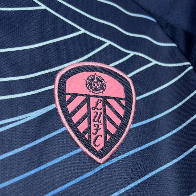 Terza maglia da trasferta del Leeds United 2024