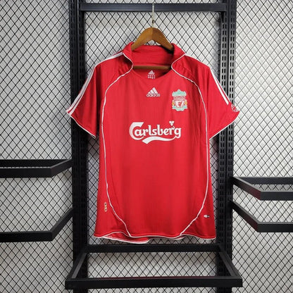 Domowa koszulka Liverpoolu 2006