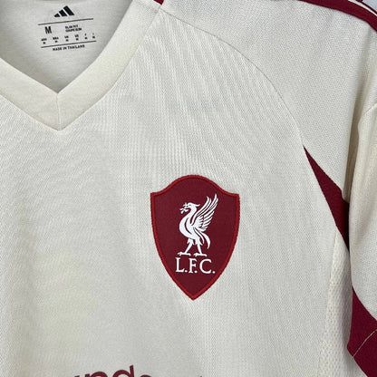 Wyjazdowa koszulka Liverpoolu 2025
