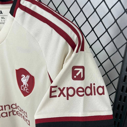Wyjazdowa koszulka Liverpoolu 2025