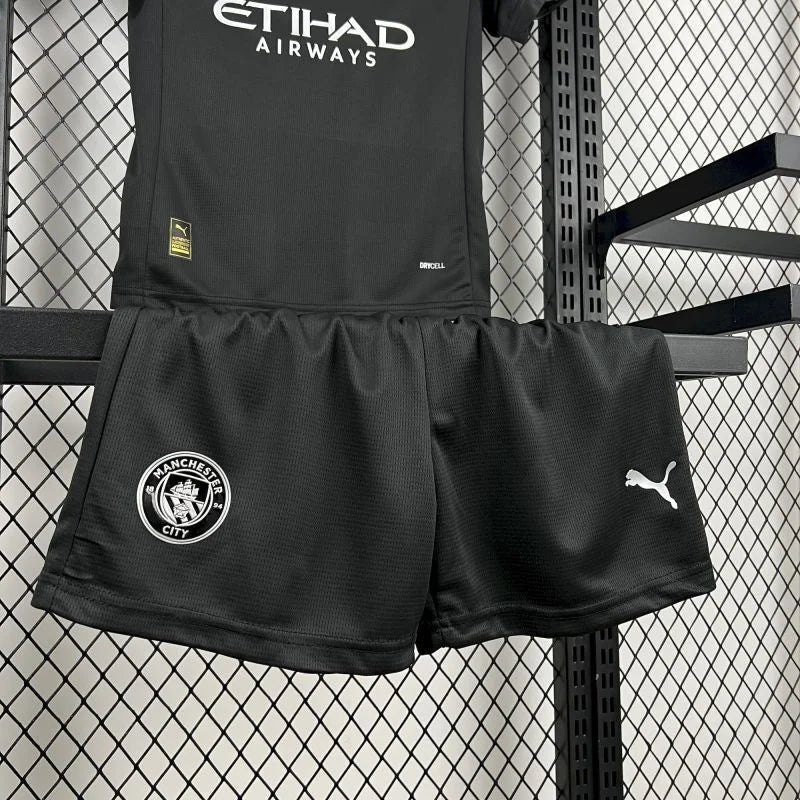 Wyjazdowy komplet meczowy Manchesteru City 2025