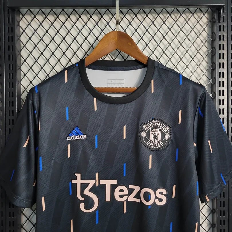 Camisola preta de treino do Manchester United 2022