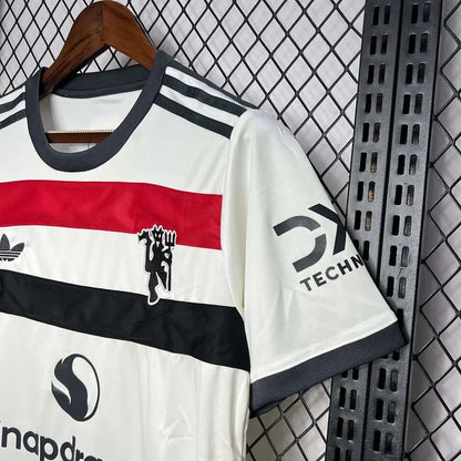 Manchester-United-Auswärtstrikot 2024, drittes Trikot