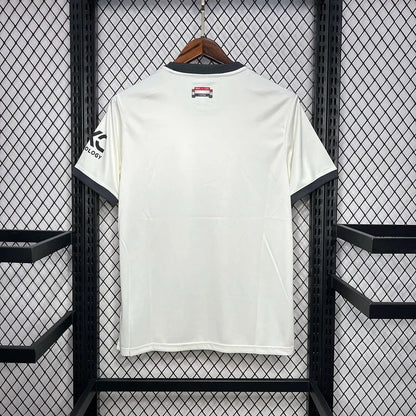 Manchester-United-Auswärtstrikot 2024, drittes Trikot
