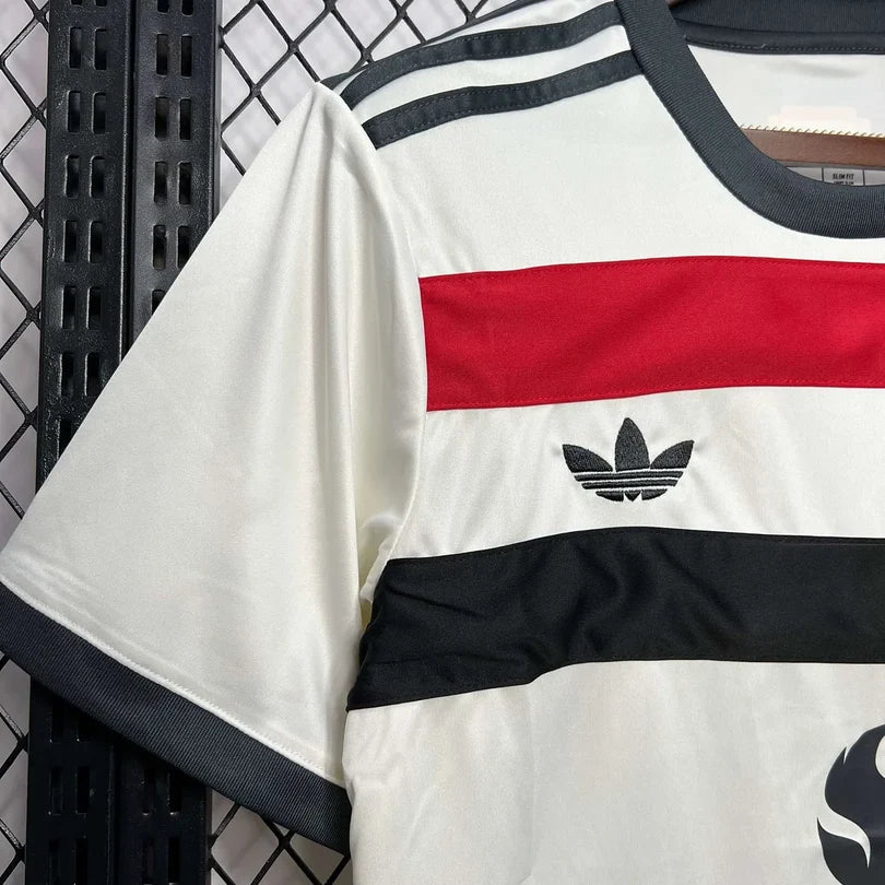 Manchester-United-Auswärtstrikot 2024, drittes Trikot