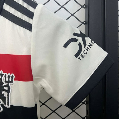 Derde shirt van Manchester United 2024