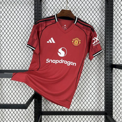 Camisola principal do Manchester United 2025