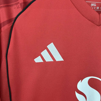 Camisola principal do Manchester United 2025