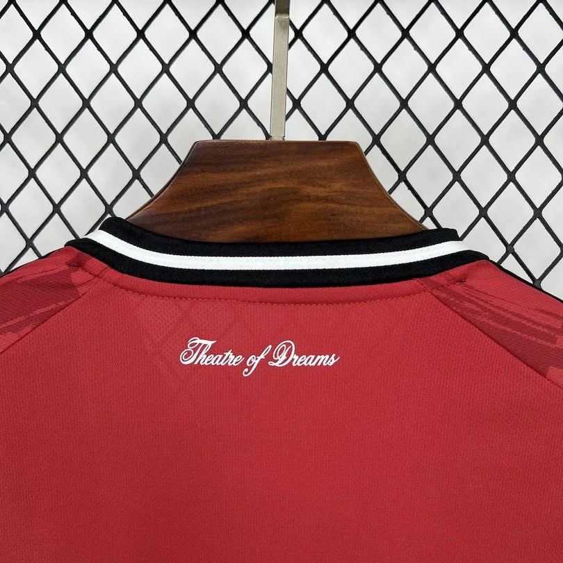 Camisola principal do Manchester United 2025