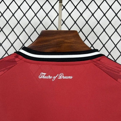 Camisola principal do Manchester United 2025