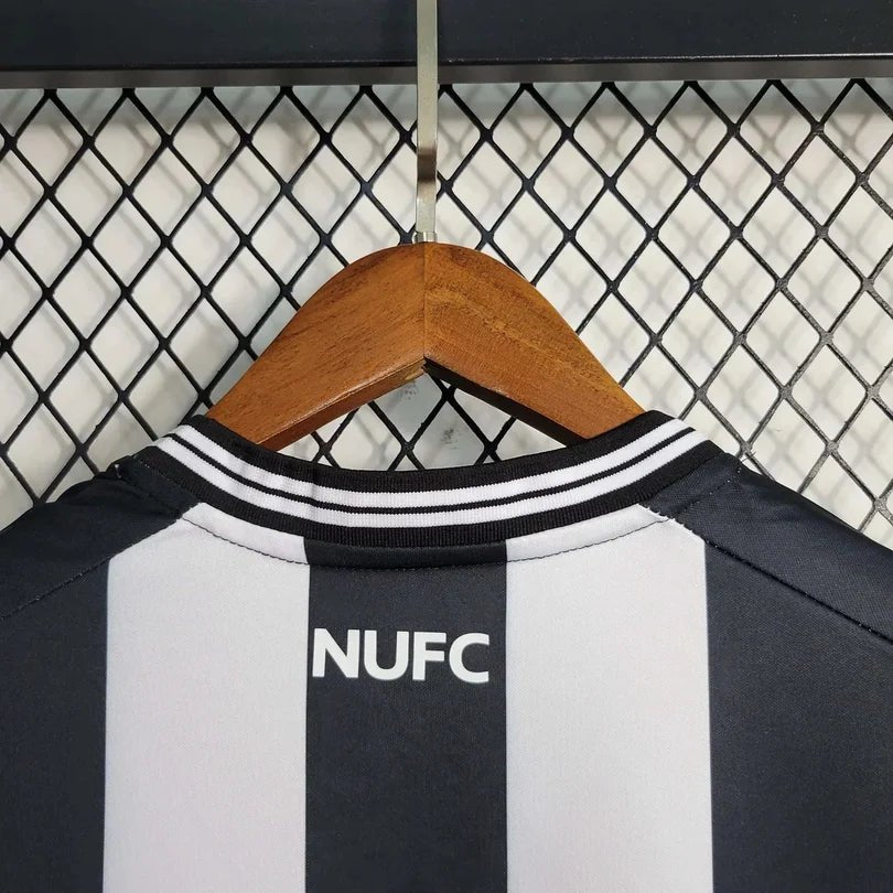 Camiseta local del Newcastle 2023
