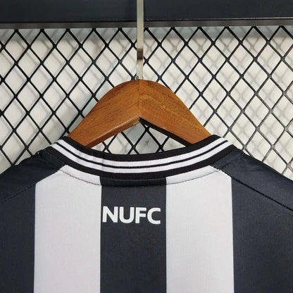 Camiseta local del Newcastle 2023