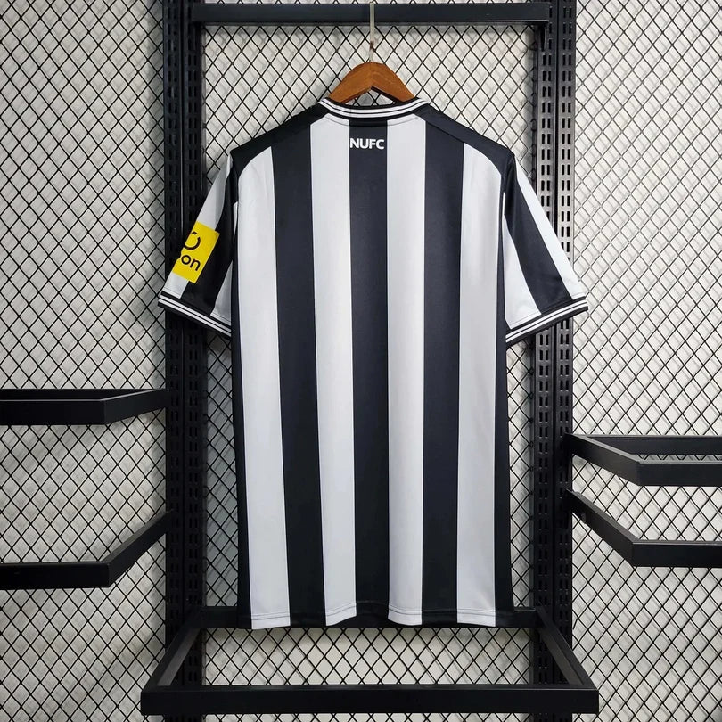 Camiseta local del Newcastle 2023