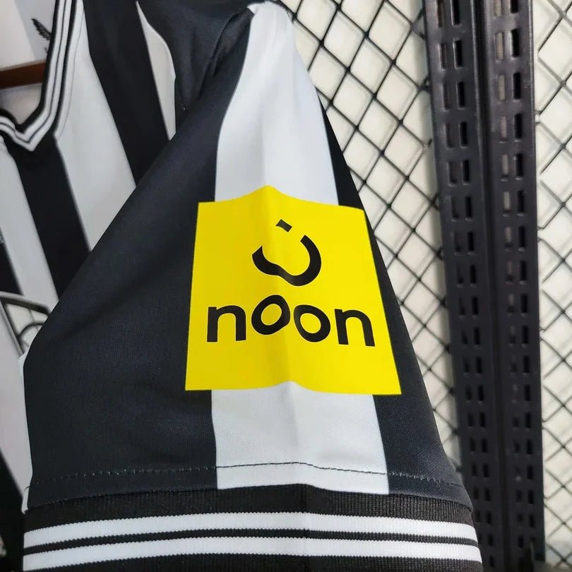 Camiseta local del Newcastle 2023