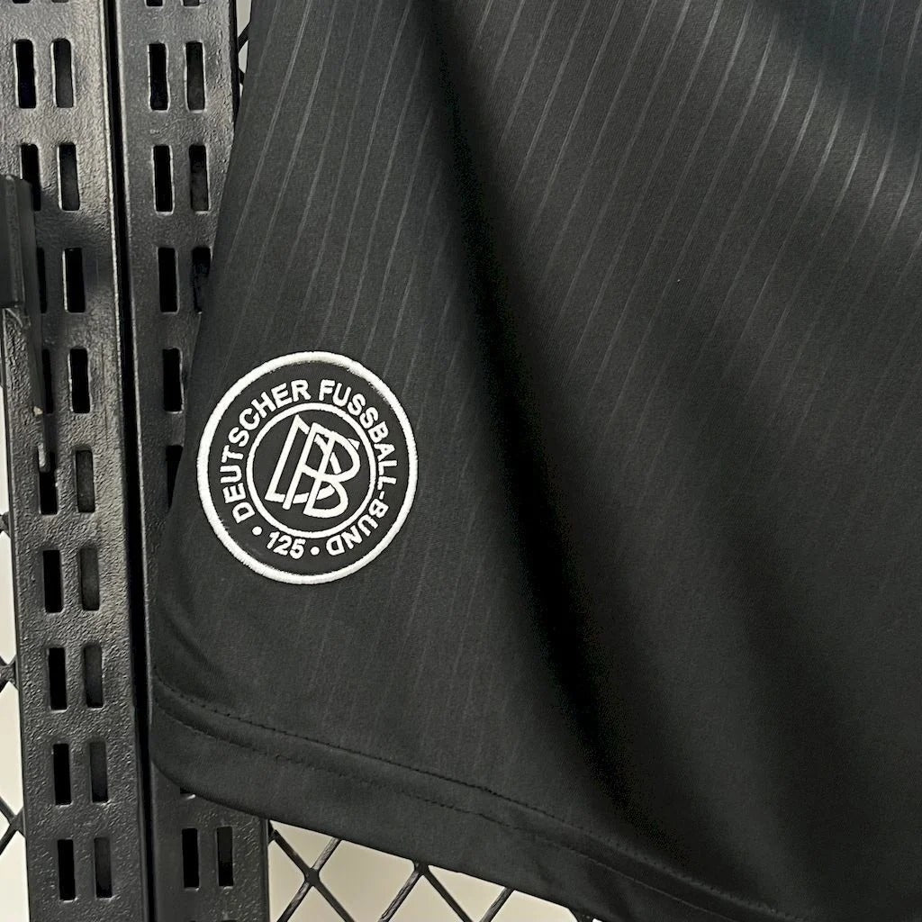 Pantalones cortos de local del Newcastle 2025
