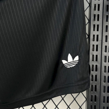 Pantalones cortos de local del Newcastle 2025