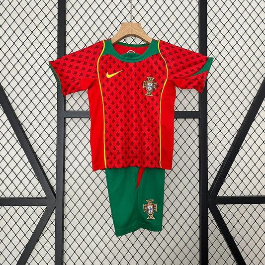 Dziecięca koszulka domowa Portugalii 2004