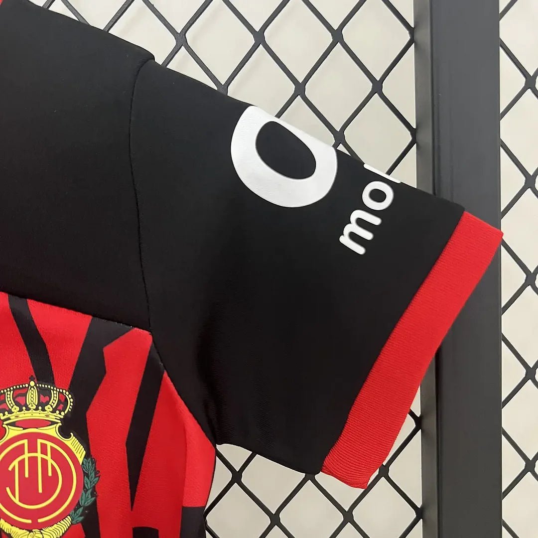 Camiseta local del RCD Mallorca 2024