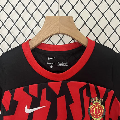 Camiseta local del RCD Mallorca 2024