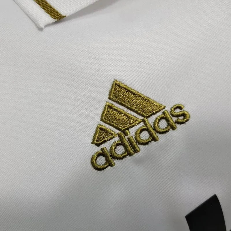 Camisola principal do Real Madrid de 2011