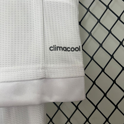 Camisola principal do Real Madrid de 2015