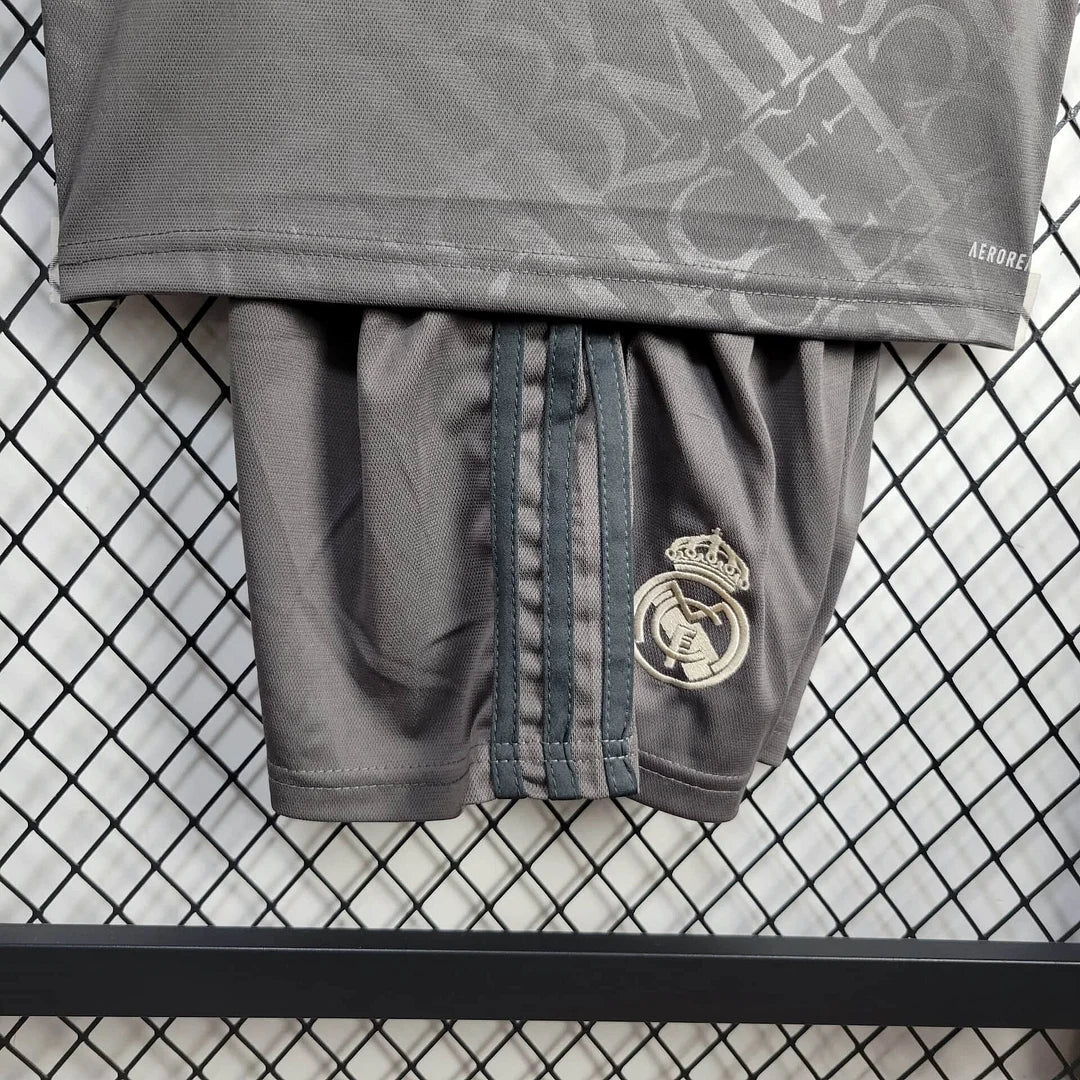 Real Madrid 2024 drittes Auswärtstrikot