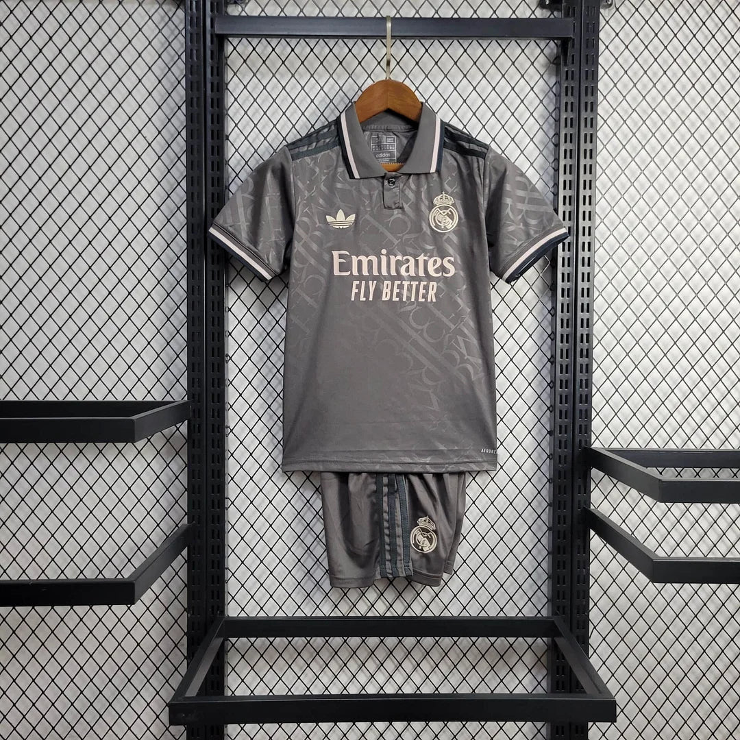 Real Madrid 2024 drittes Auswärtstrikot