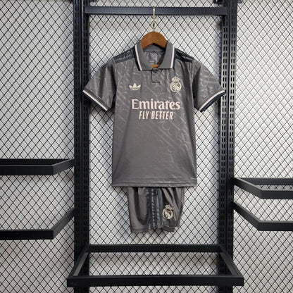 Real Madrid 2024 drittes Auswärtstrikot