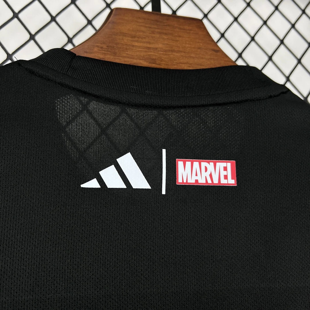 Maillot Avengers du Real Madrid 2025
