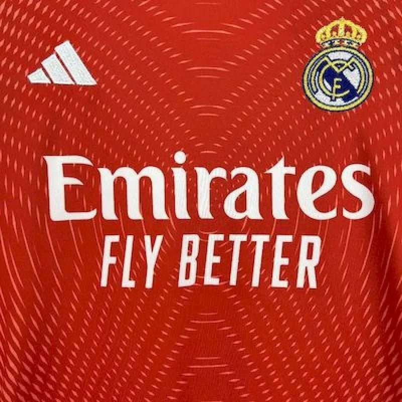 Real Madrid 2025 Goalkeeper Coral Red Kids Jersey