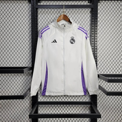 Chaqueta cortavientos blanca del Real Madrid 2025