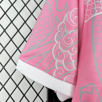 Maillot rose Dragon 2025 du Real Madrid