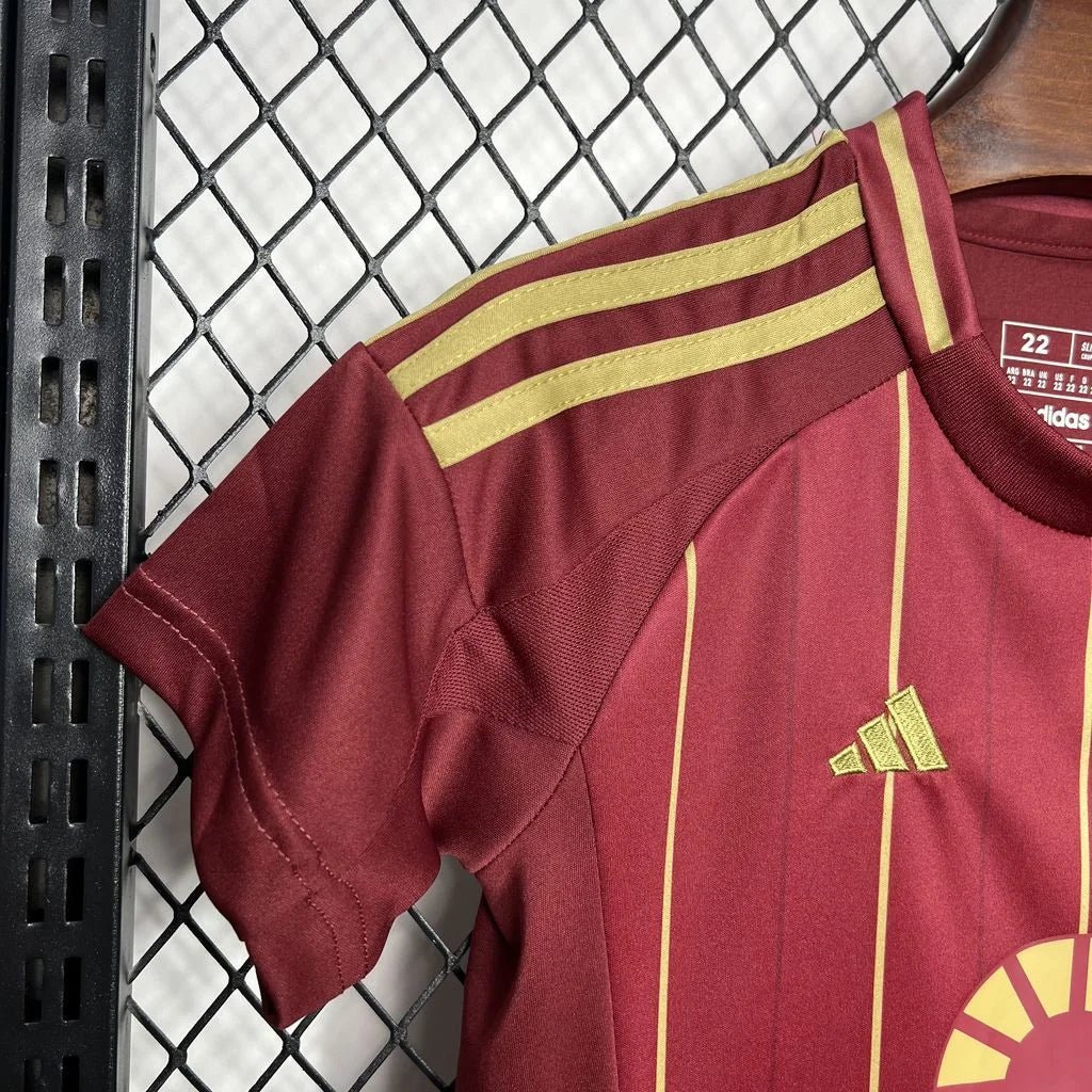 Camisola principal da Roma 2024