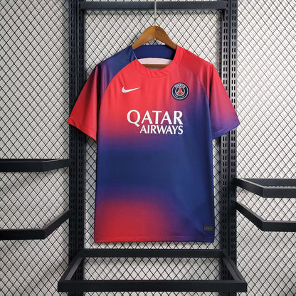 Maillot de tenue d’entraînement rouge et bleu 2023 du PSG Paris Saint-Germain