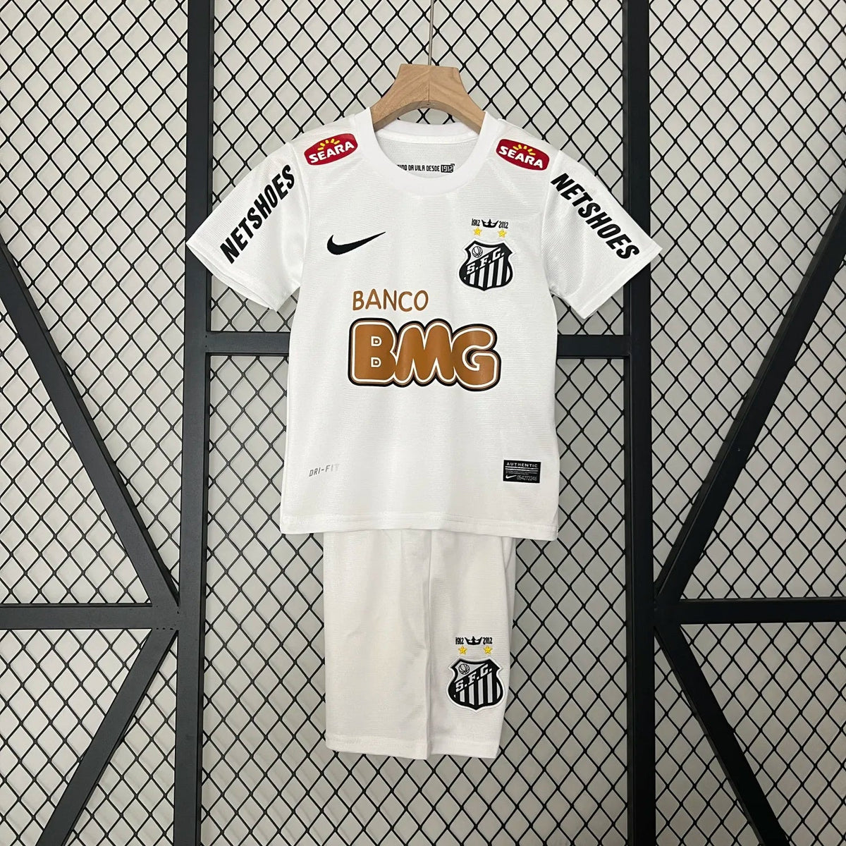 Camiseta local del Santos 2011