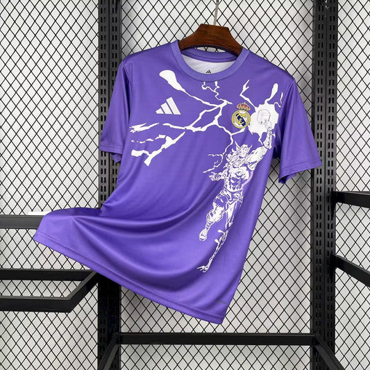 Maglia pre-partita del Real Madrid 2025